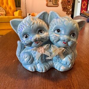 Vintage ceramic cats figurine